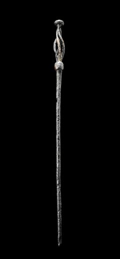 Ordet vølve betyder stavbærer. Sådanne stave er fundet i grave, der tolkes som vølvegrave. Andre tolker stavene som stegespid eller piske. Formen på stavene ligner en håndten, et redskab man brugte til at spinde garn. Stavene er fra 800-900 tallet.