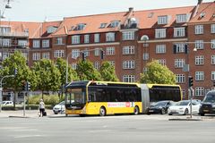 Midttrafiks gule busser kører fodbold- og musikfans til Kongelunden og Eskelunden