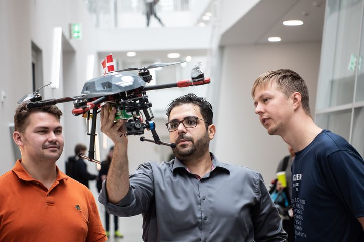 Associate professor Emad Samuel Malki Ebeid (middle) with two of his students