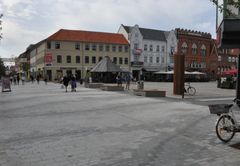 På Kongensgade i Esbjerg er Arkil-Stürup godt i gang med at lægge ny belægning i jetbrændt granit.