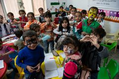På Mission Østs børnecenter i Mosul for over 250 børn leg, læring og psykologhjælp, så de kan forme en fremtid i fred. Foto: Peter Eilertsen for Mission Øst.