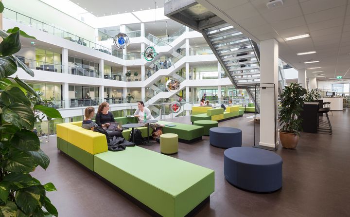 På professionshøjskolen VIA University College sidder optagelsesvejledere klar til at hjælpe de studerende med at søge ind gennem kvote 2 helt frem til den nye frist den 22. marts kl. 12.00.