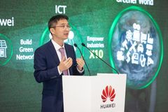 Bob Cai, Chief Marketing Officer for Huawei's Carrier Business Group, taler ved den international teleconference Better World Summit.