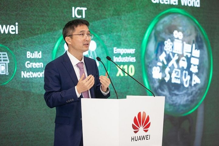 Bob Cai, Chief Marketing Officer for Huawei's Carrier Business Group, taler ved den international teleconference Better World Summit.