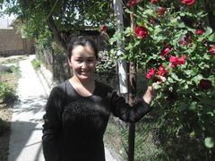 Mavriya fra Tadsjikistan kan nu forsørge sig selv med hjælp fra Mission Østs genoptræningscenter. Foto: Mission Øst.