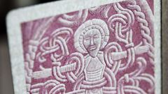 Hvad skal pryde passet? Odin-figuren fra Lejre eller Jesus fra Jellingestenen? Lejre Museum ser diskussionen lidt fra oven i sidste foredrag i rækken "Her blev Danmark født". Foredraget kan også opleves hjemmefra. Foto: Jonas Vandall