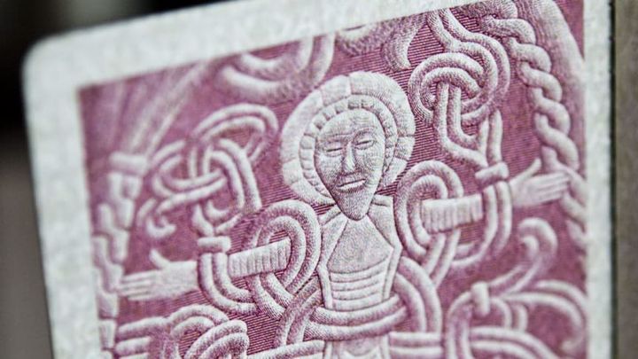 Hvad skal pryde passet? Odin-figuren fra Lejre eller Jesus fra Jellingestenen? Lejre Museum ser diskussionen lidt fra oven i sidste foredrag i rækken "Her blev Danmark født". Foredraget kan også opleves hjemmefra. Foto: Jonas Vandall