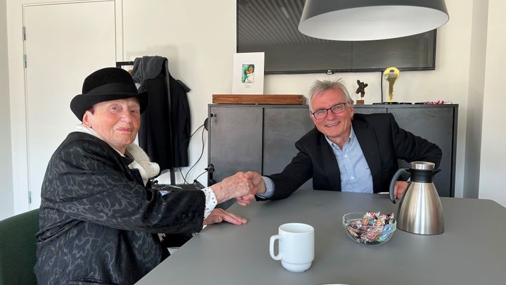 Henny Hansen hos borgmester Ole Bondo Christensen i juni 2022