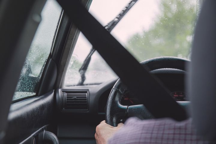 Har du husket at få rustbeskyttet din bil? Det våde vintervejr kan forårsage bilrust på styretøjet, hvilket forringer bilens sikkerhed og i værste fald kan føre til farlige situationer i trafikken. Foto: PR.