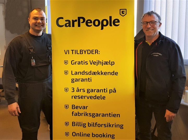– Vi har glædet os rigtig meget til at blive en del af CarPeople. Men selvom der nu kommer nogle nye logoer og farver på tøjet, så har vi stadig over 46 års tradition og lokalkendskab her i Lyngby, og dem der kender os, de kan forvente samme høje service som altid, siger Brian Klein, værkfører hos Autohjørnet Lyngby. Foto: PR.