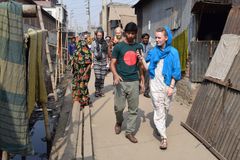 Frivillige fra Operation Dagsværk har produceret podcasts, videoer og undervisningsmaterialer om livet i Dhakas slumområder.