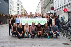 Glade unge frivillige fra headspace