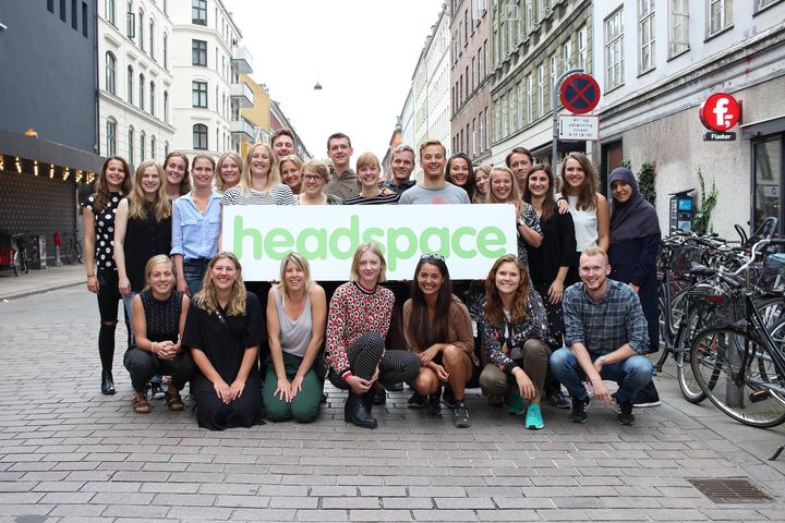 Glade unge frivillige fra headspace