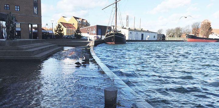 Klimaforandringerne gør Korsør mere udsat for oversvømmelser som her i oktober 2018, hvor vandet stod højt. Det skal højvandssikringsprojektet være med til at forebygge. Foto: Slagelse Kommune.
