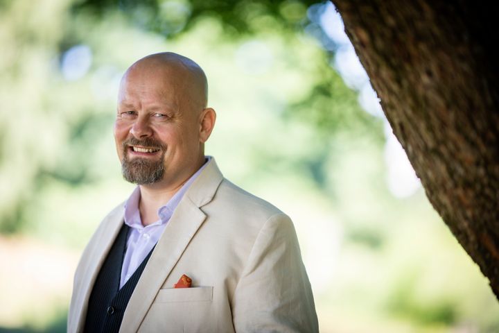 - Vi er forbavset over, at mange virksomheder fortsat scorer relativt lavt på sikkerhedskultur. Flere end 9 ud af 10 virksomheder har det, vi har defineret som en moderat sikkerhedskultur, siger Kai Roer. Han er daglig leder af CLTRe, KnowBe4’s globale forskningscenter inden for sikkerhedskultur, som er beliggende i Norge. Foto: Katrine Lunke.