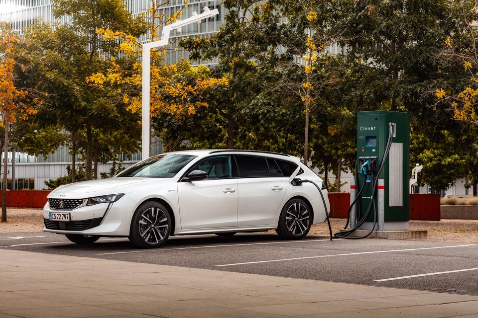 PEUGEOT 508 SW Plug-in Hybrid Er Kåret Til Årets Firmabil 2021 ...