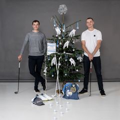Nicolai og Rasmus Højgaard, professionelle golfspillere: Pynter juletræet med golfudstyr, personlige ting, muligheden for en runde golf med tips og tricks mm. Vurdering: 10.000 kr. (Foto: Annett Ahrends)