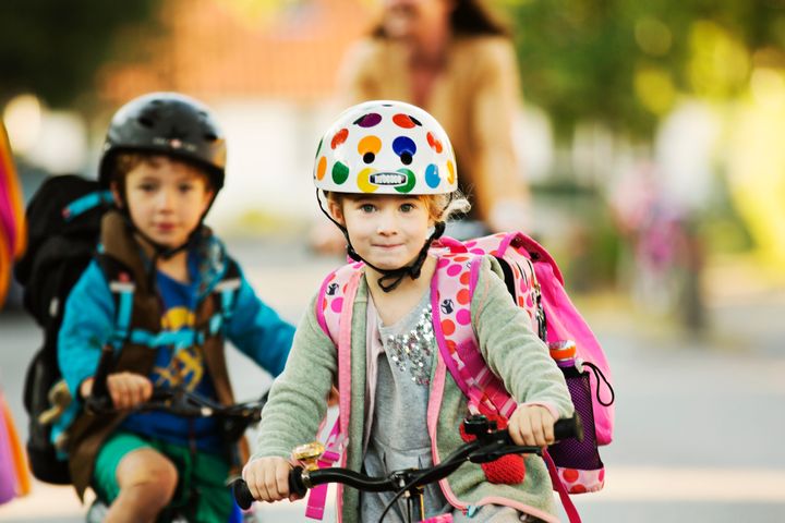 Børn cykler, når de voksne skaber mulighederne. Med kampagnen Alle Børn Cykler vil Cyklistforbundet og TrygFonden inspirere skoler og forældre til at bakke op om børnecykling. Foto: Cyklistforbundet/Mikkel Østergaard