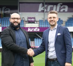 Krifas lokale afdelingschef Shahab Milani (tv) sammen med salg- og marketingschef i Randers FC, Morten Hørby Andersen (th)