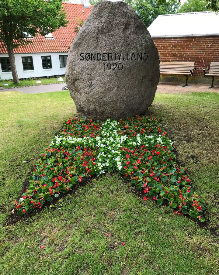 Genforeningsstenen i Furesø er klar til fest.