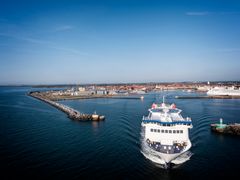 Færgen Hammershus er en af de færger, som kan tude i havnen i Rønne fredag den 1. maj klokken 12.00.