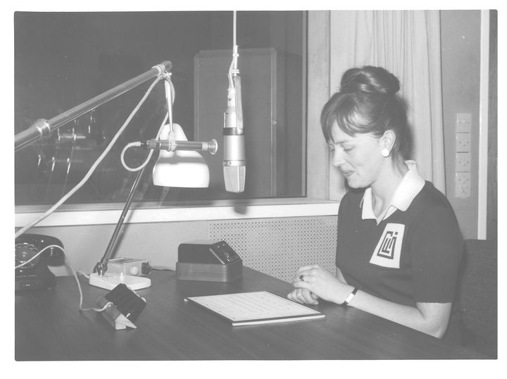 Fra 1970 og frem til i dag var radiospeaker Marianne Germer stemmen bag Frøken Klokken (Foto: ENIGMA – Museum for post, tele og kommunikation)