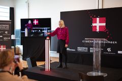 Forsvarsminister Trine Bramsen skyder De Danske Cybermesterskaber i gang på AAU i København. Foto: Enchabel