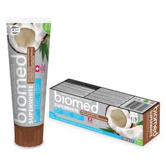 Tanpastaserien Biomed har også en tandpasta med kokosolie, ananas og kanel. Serien er netop blevet en fast del af sortimentet hos Føtex og Bilka. Foto: PR.