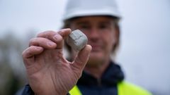 Genbrugsglas, der har gennemgået en kemisk proces, kan skære en bid af varmeregningen for danske forbrugere. Virksomheden Dansk Celleglas har fået testet produktet Durapor i et regionalfondsprojekt i Næstved. Foto: Kresten Vestbjerg Thyø