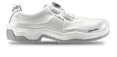 Sikkerhedsskoene ”Highline” fra Sika Footwear er designet med en særligt skridhæmmende ydersål og er velegnet til arbejdspladser med glatte overflader. For eksempel bagerier og slagterier. Foto: Sika Footwear.