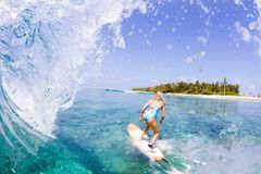 De Brede Planker har lanceret den første ’surf-ferie’ til havs nogensinde. Der er lagt op til en vaskeægte ’bucket list’-tur, hvor de rejsende i ni dage sejler på båd efter Maldivernes bedste bølger. Foto: PR.