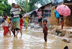 Rohingya-flygtninge har mistet alt, men får hjælp fra Mission Øst til at opretholde en god hygiejne og modstå smitte og sygdom. Foto: Nath Fauveau, MTI