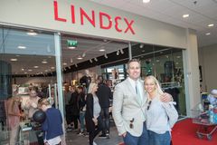 Albert Thor Magnusson og hans hustru Loa Dagbjort Kristjansdottir har erhvervet sig franchise-rettigheder for Lindex i både Danmark, Grønland og på Færøerne. Foto: PR.