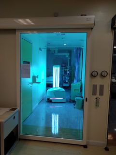 UVD-robotten kan eliminere 99.999 % af alle bakterier inden for 10-15 minutter på en patientstue.