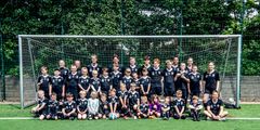 Gruppefoto fra fodboldskolen for hjertebørn. Foto: Linda Johansen