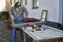 Rigtig mange danskere har fået mod på at reparere frem for at smide ud og erstatte med nyt. Foto: PR.