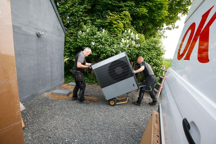 Installation af varmepumpe. Foto Ole Hartmann Schmidt