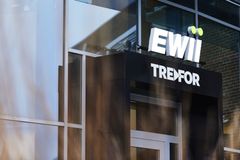 På bestyrelsesmøde i EWII i denne uge blev det besluttet at moderselskabet EWII S/I tilfører datterselskabet TREFOR Infrastruktur 200 millioner. Her ses formand for bestyrelsen Anders Skovdal (th) med administrerende direktør, Lars Bonderup Bjørn.