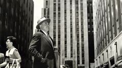 Statsminister Hans Hedtoft måtte i 1949 opgive sit store politiske projekt og sende Danmark ind i den vestlige forsvarsalliance, Atlantpagten. Her er Hedtoft fotograferet i New York under et besøg i 1952. Foto: Arbejderbevægelsens Bibliotek og Arkiv