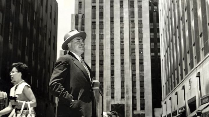 Statsminister Hans Hedtoft måtte i 1949 opgive sit store politiske projekt og sende Danmark ind i den vestlige forsvarsalliance, Atlantpagten. Her er Hedtoft fotograferet i New York under et besøg i 1952. Foto: Arbejderbevægelsens Bibliotek og Arkiv