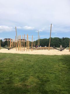 I forbindelse med udviklingen af planerne for Spektrum Parken blev der sat forskellige initiativer i værk i området – blandt andet Øen, som blev et populært ”hænge ud-miljø” på tværs af generationerne.