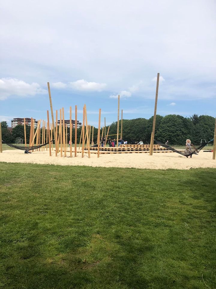 I forbindelse med udviklingen af planerne for Spektrum Parken blev der sat forskellige initiativer i værk i området – blandt andet Øen, som blev et populært ”hænge ud-miljø” på tværs af generationerne.