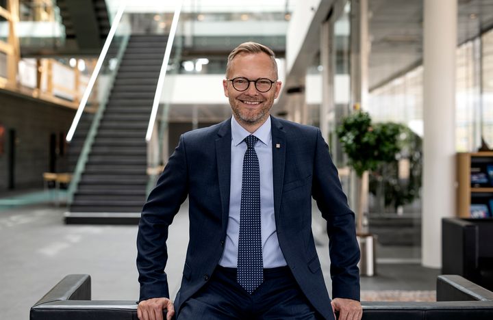 Adm. direktør Klaus Skjødt fra Sparekassen Kronjylland kan i dag præsentere det bedste årsresultat i sparekassens historie.