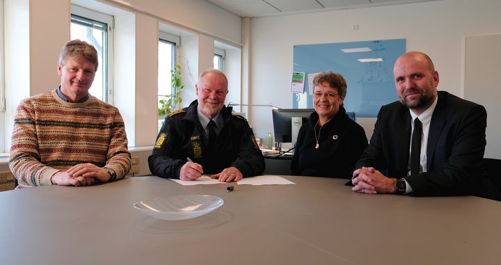 Fra venstre Jesper Würtzen, borgmester i Ballerup, Kim Christiansen, politidirektør i Københavns Vestegns Politi, Trine Græse, borgmester i Gladsaxe og Thomas Gyldal Petersen, borgmester i Herlev.
