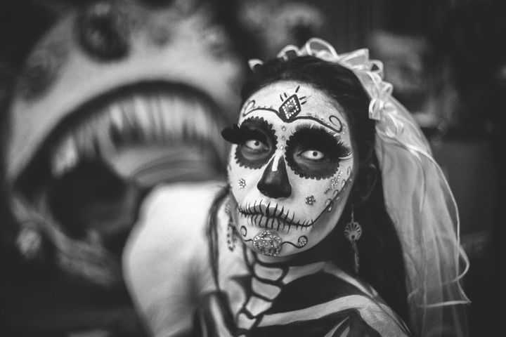 Kontaktlinser, som er en del af Halloween-udklædningen, skal håndteres korrekt for at undgå skader på synet.