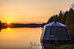 Flytande Panoramastuga