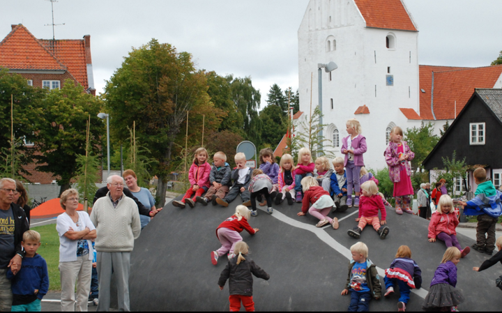 Landsbyklynger har været en succes indtil videre, viser ny evaluering.