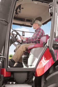 Flere landmænd efterspørger et system, der holder styr på de mange skærme i traktorkabinen. Foto: PR.