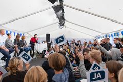 Som Danmarks største leverandør af digitale forbindelser er det vigtigt for os at tage debatten med de unge om, hvad vi kan gøre for at skabe en positiv online kultur, forklarer Jens Aaløse, koncerndirektør fra TDC Group.