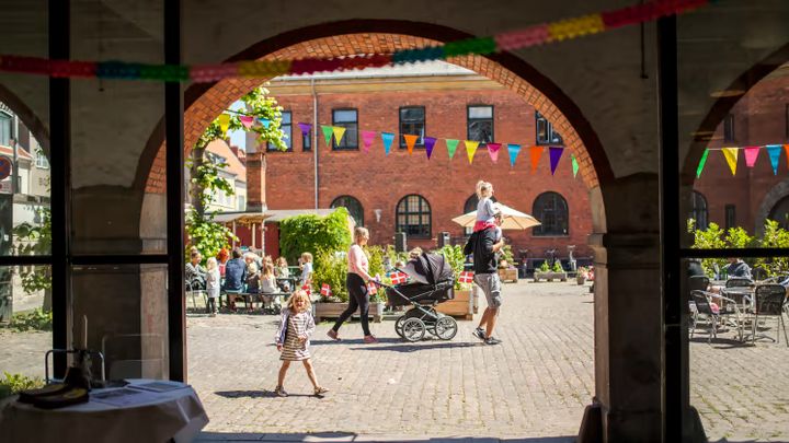 Nu kan man spise og høre musik i Toldkammergården i Helsingør